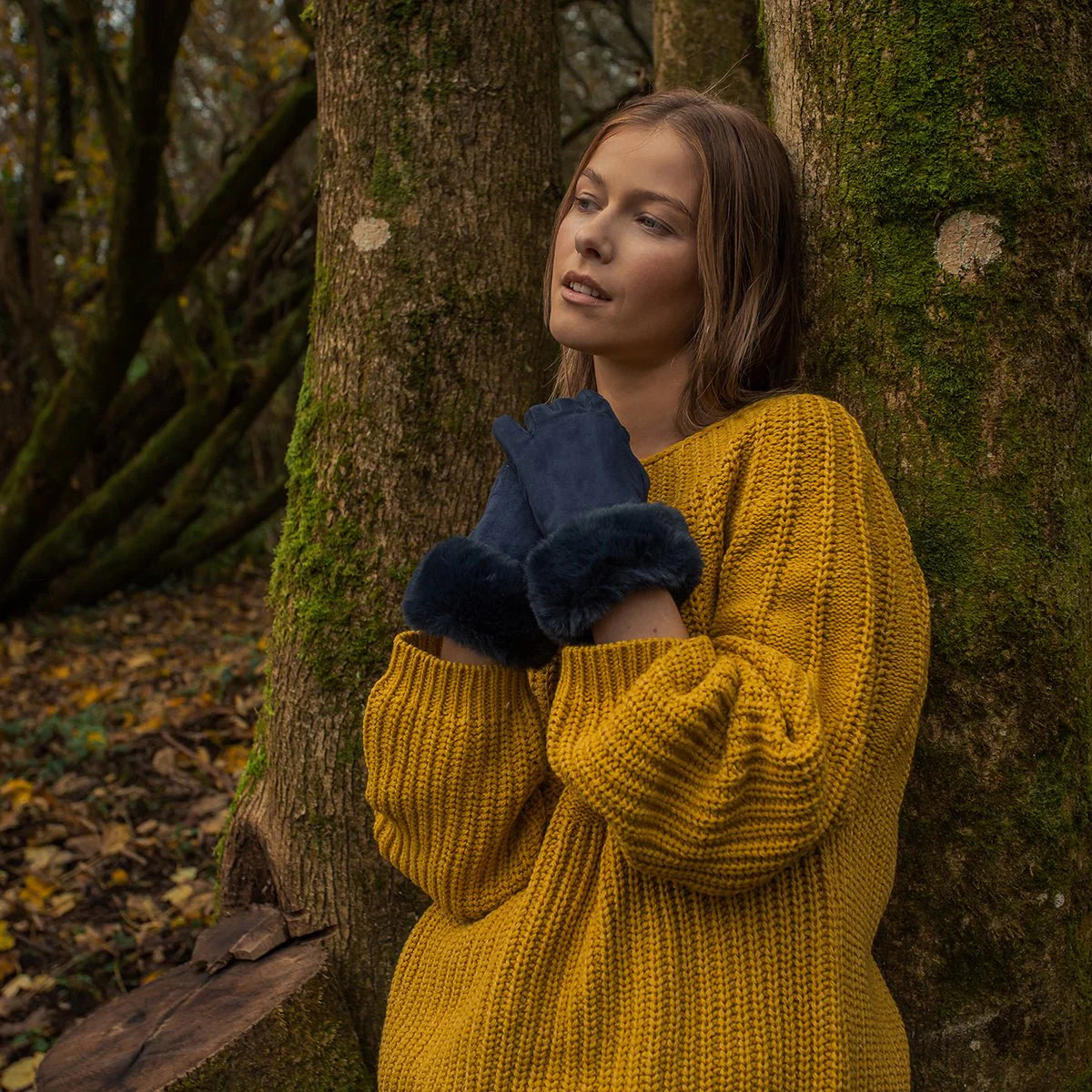 Navy Hazel Gloves with Fur Edge